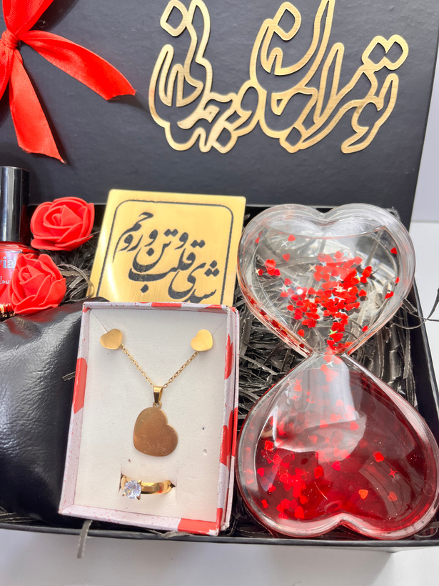 باکس هدیه ولنتاین هدیه تولد کادو تولد زنانه ست ساعت نگین دار شیشه عشق قلبی